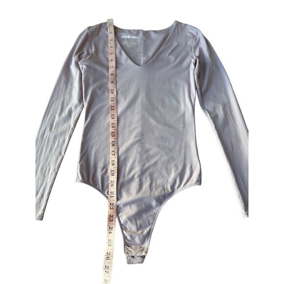 EVERLANE Supima Cotton Long-Sleeve V-Neck Bodysuit T-Shirt In Dusty Lavender - Picture 12 of 12